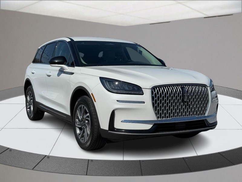 Lincoln Corsair Vehicle Full-screen Gallery Image 02