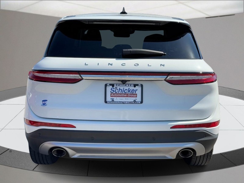 Lincoln Corsair Vehicle Full-screen Gallery Image 04