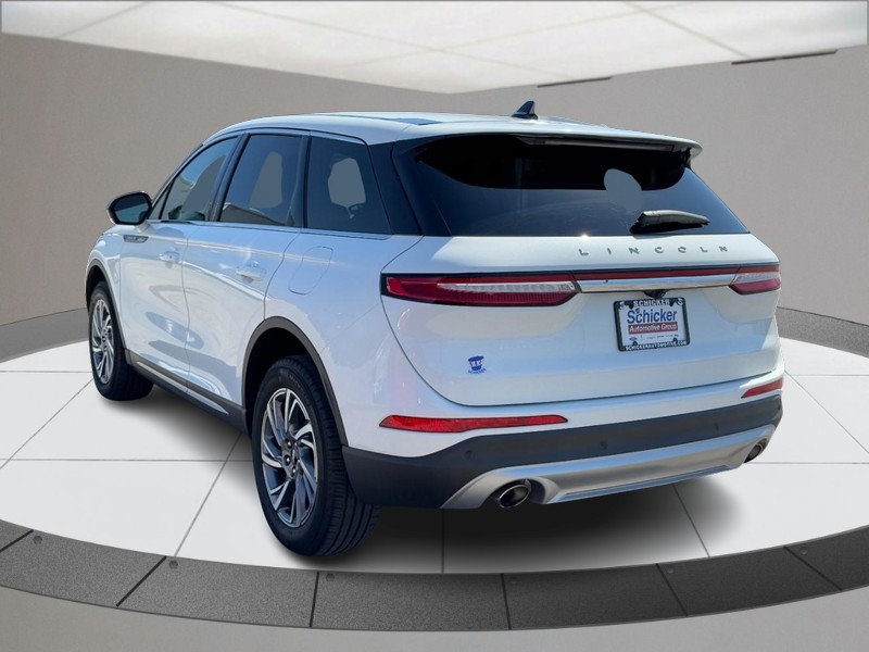 Lincoln Corsair Vehicle Full-screen Gallery Image 06