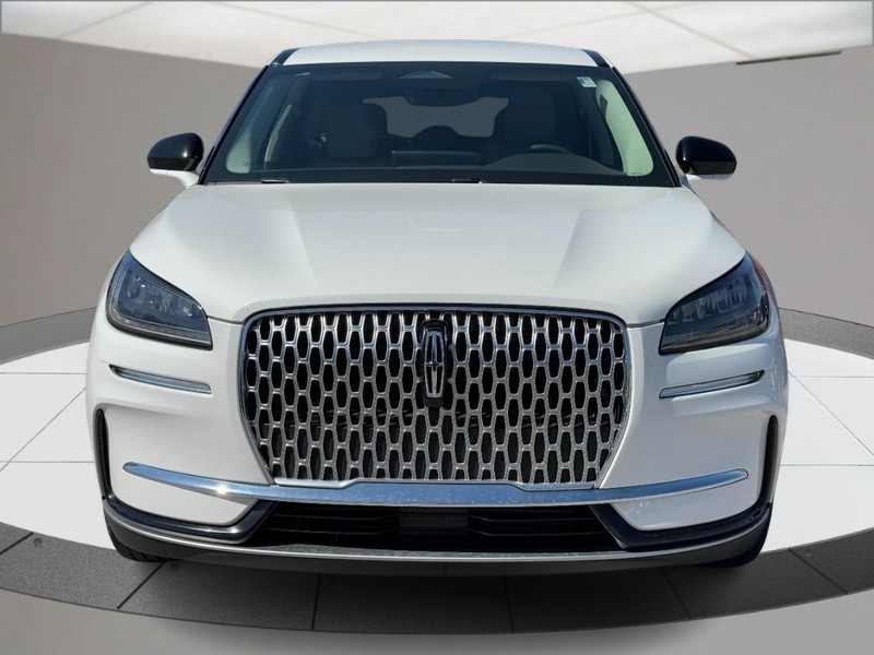 Lincoln Corsair Vehicle Full-screen Gallery Image 09