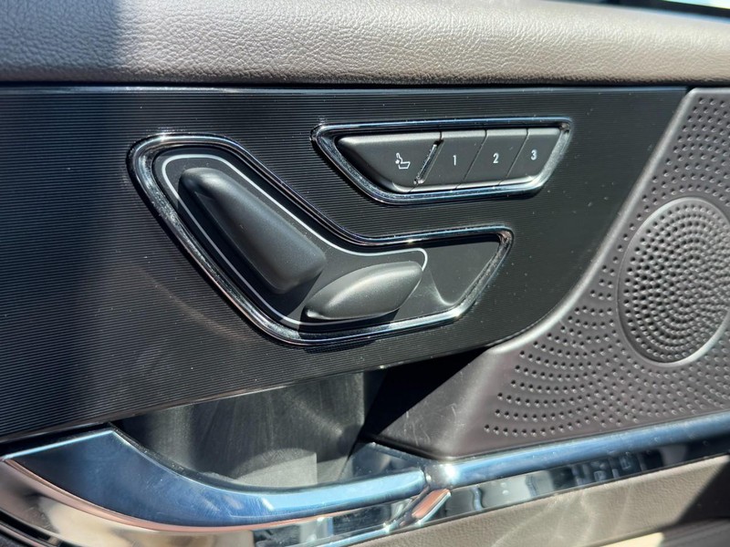 Lincoln Corsair Vehicle Full-screen Gallery Image 16