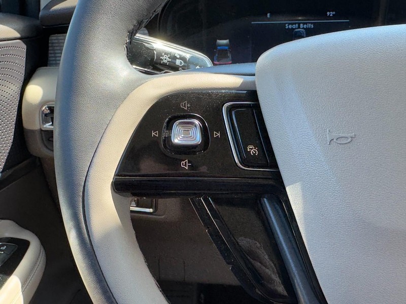 Lincoln Corsair Vehicle Full-screen Gallery Image 17