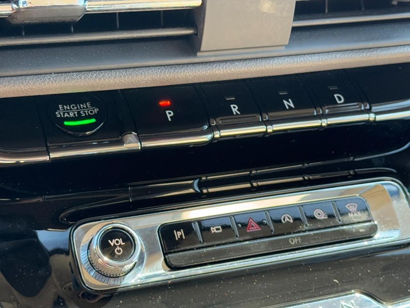 Lincoln Corsair Vehicle Full-screen Gallery Image 20