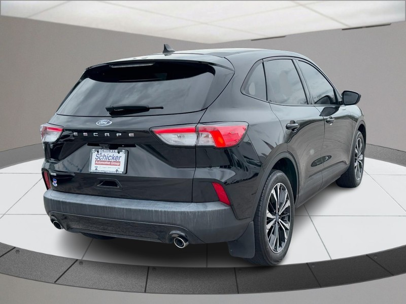 Ford Escape Vehicle Full-screen Gallery Image 03