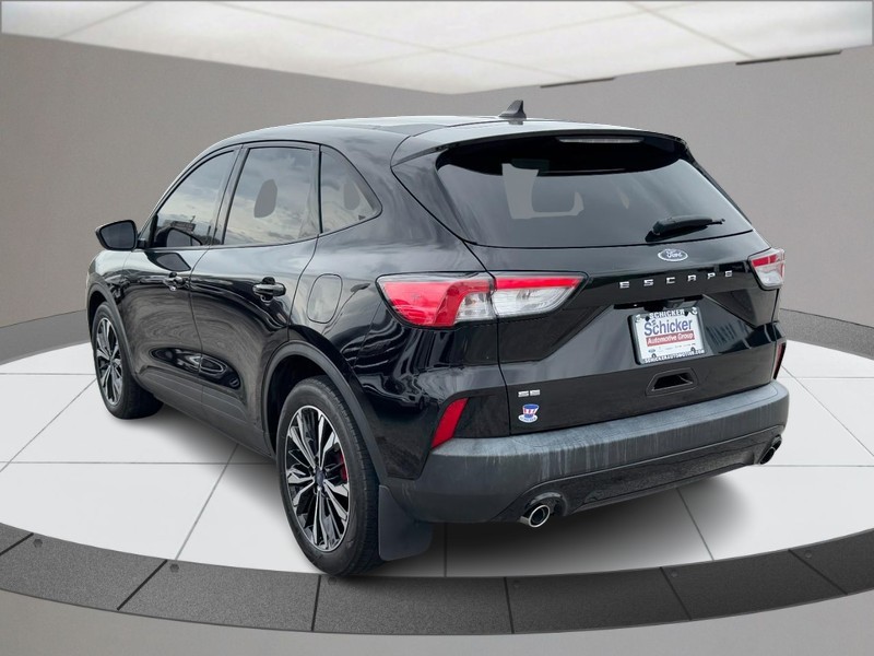 Ford Escape Vehicle Full-screen Gallery Image 06