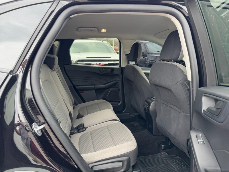 Ford Escape Vehicle Full-screen Gallery Image 10