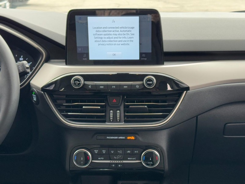 Ford Escape Vehicle Full-screen Gallery Image 13