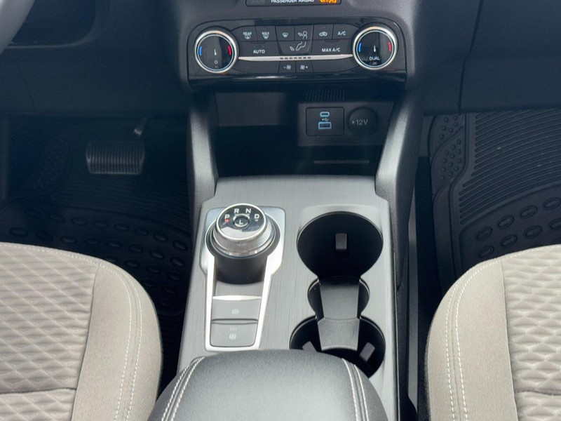 Ford Escape Vehicle Full-screen Gallery Image 14