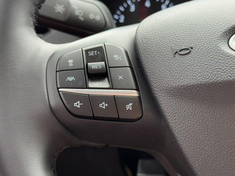 Ford Escape Vehicle Full-screen Gallery Image 16