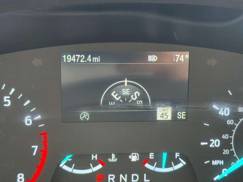 Ford Escape Vehicle Full-screen Gallery Image 18