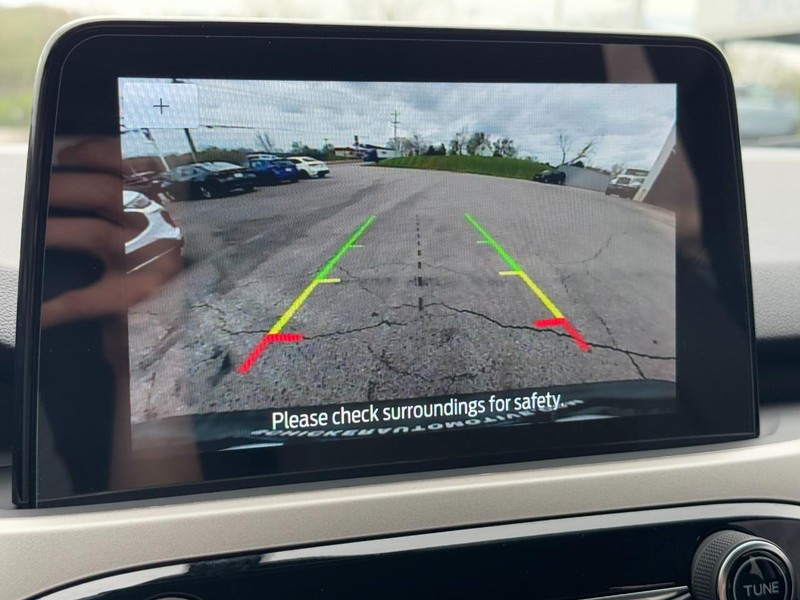 Ford Escape Vehicle Full-screen Gallery Image 20