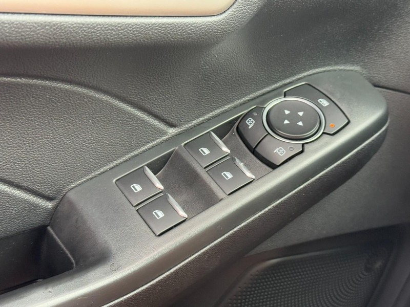 Ford Escape Vehicle Full-screen Gallery Image 21