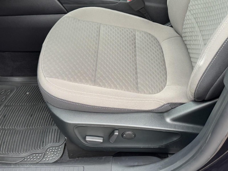 Ford Escape Vehicle Full-screen Gallery Image 22