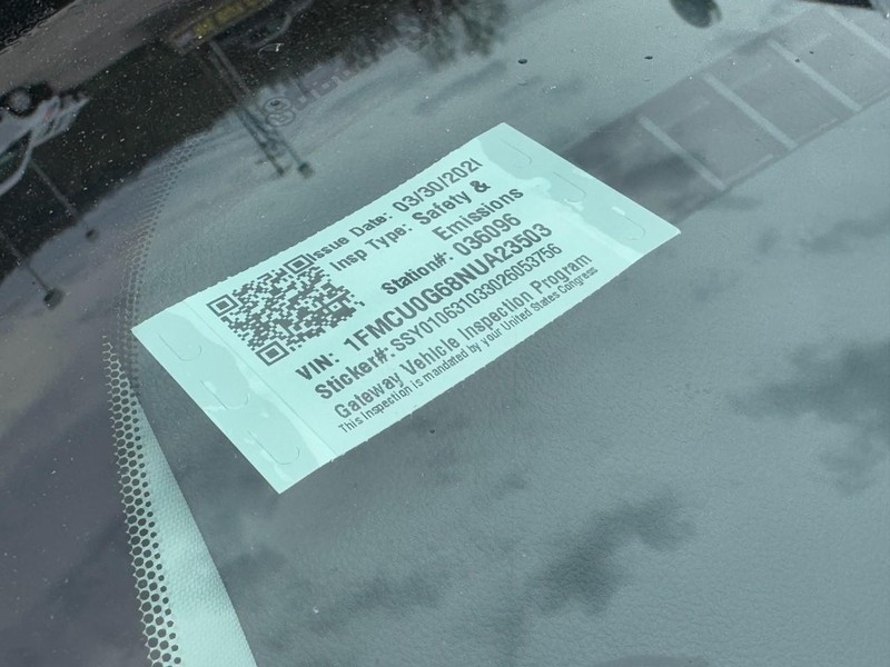 Ford Escape Vehicle Full-screen Gallery Image 23