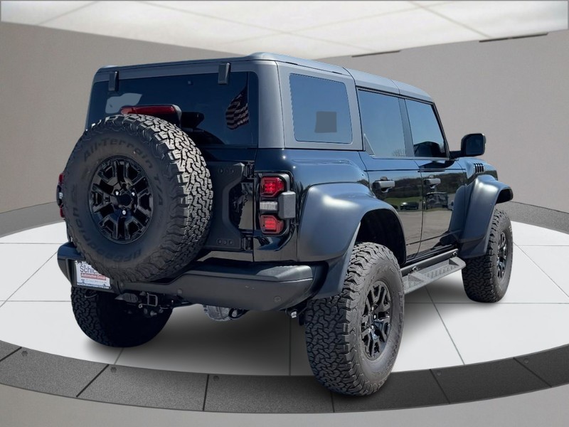 Ford Bronco Vehicle Full-screen Gallery Image 03