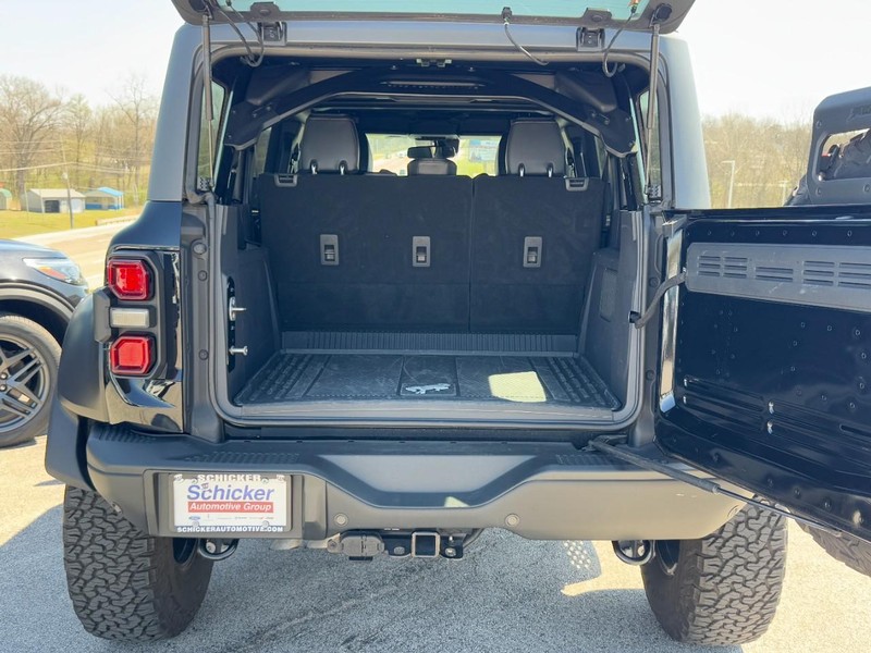 Ford Bronco Vehicle Full-screen Gallery Image 05
