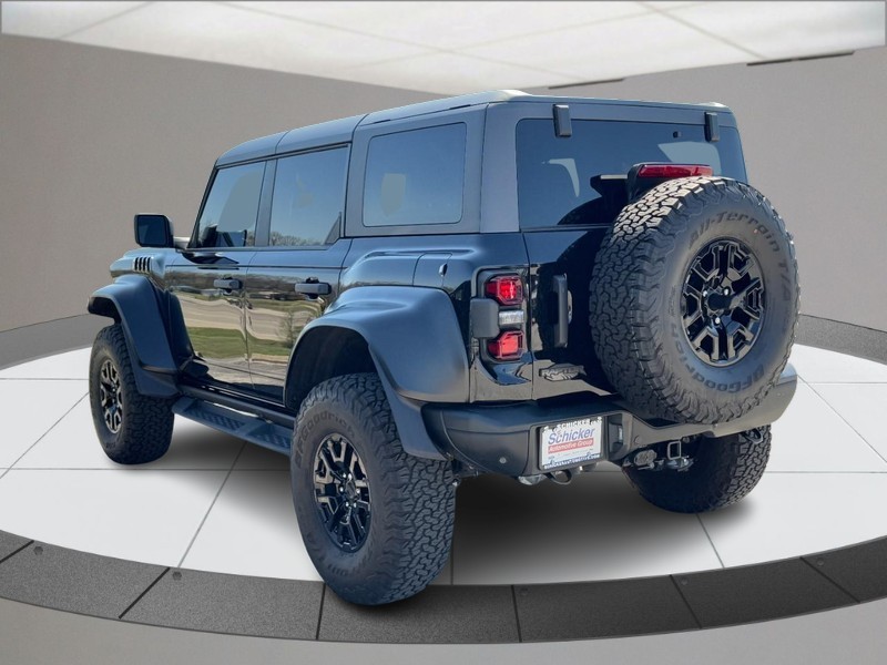 Ford Bronco Vehicle Full-screen Gallery Image 06