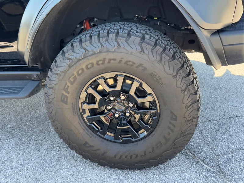 Ford Bronco Vehicle Full-screen Gallery Image 07