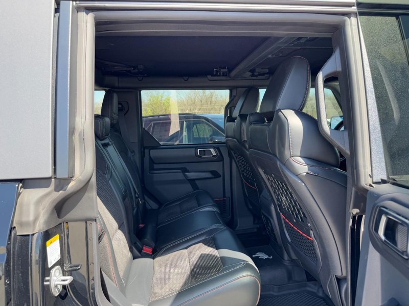 Ford Bronco Vehicle Full-screen Gallery Image 10