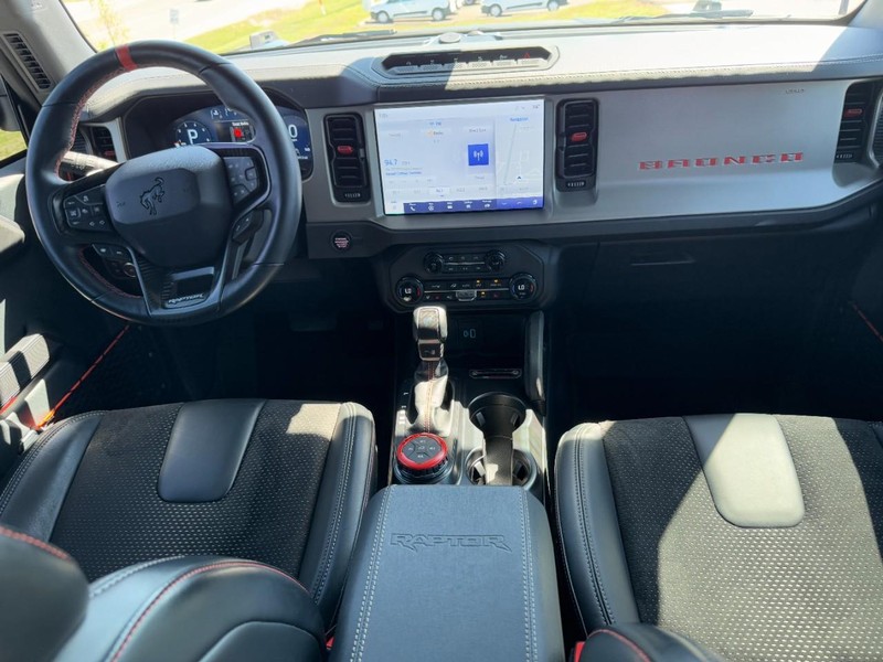 Ford Bronco Vehicle Full-screen Gallery Image 11