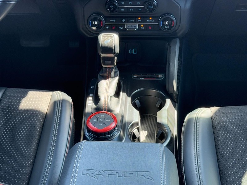 Ford Bronco Vehicle Full-screen Gallery Image 14