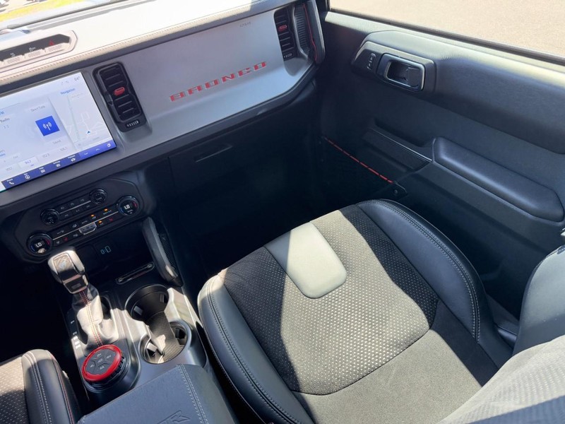 Ford Bronco Vehicle Full-screen Gallery Image 15