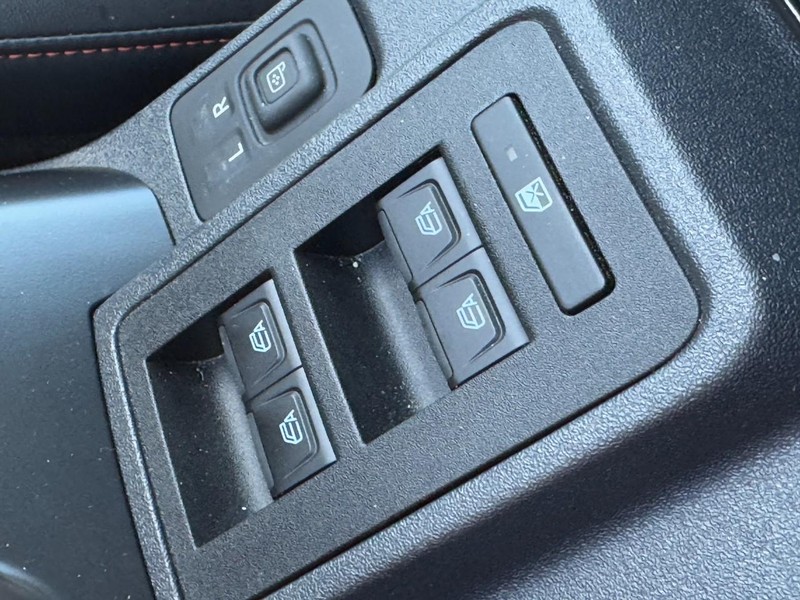 Ford Bronco Vehicle Full-screen Gallery Image 22