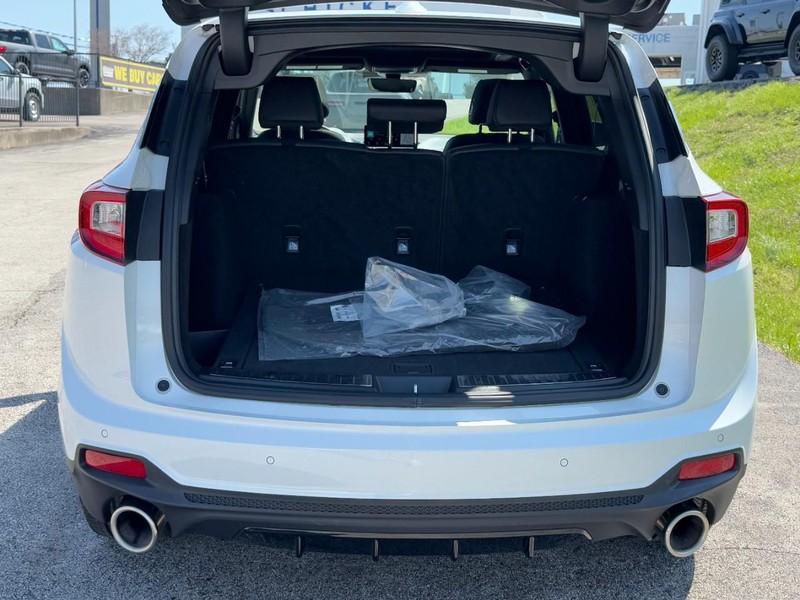 Acura RDX Vehicle Full-screen Gallery Image 05