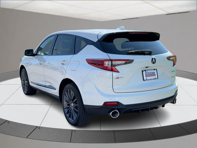 Acura RDX Vehicle Full-screen Gallery Image 06