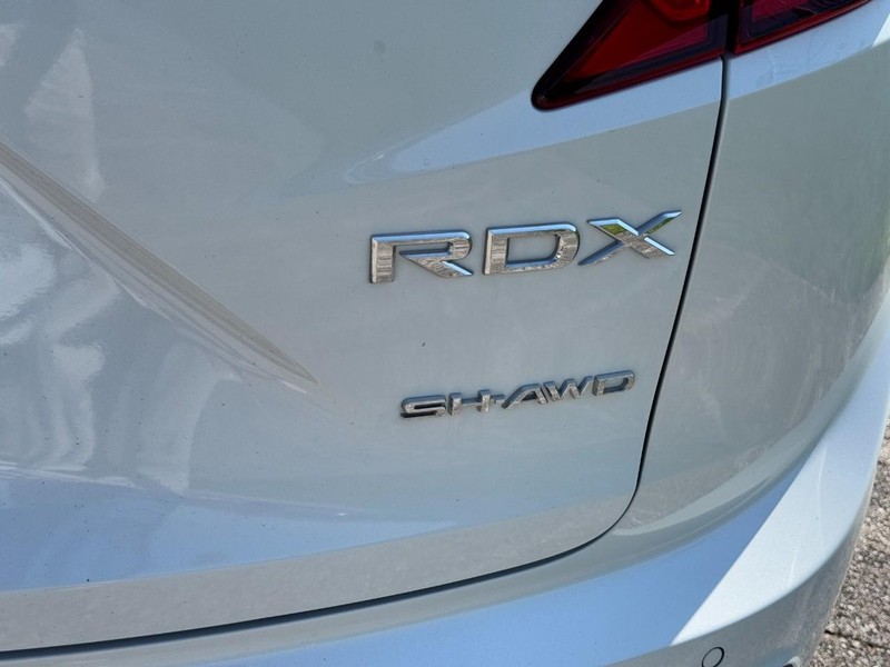 Acura RDX Vehicle Full-screen Gallery Image 10