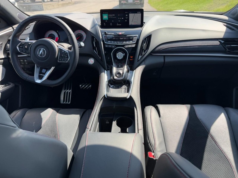 Acura RDX Vehicle Full-screen Gallery Image 12