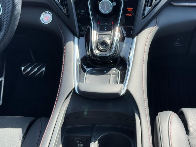 Acura RDX Vehicle Full-screen Gallery Image 15