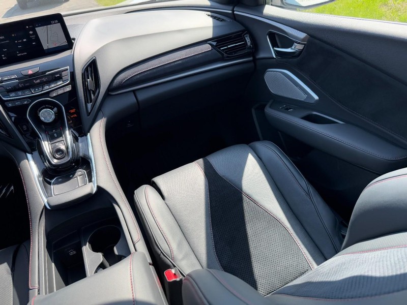 Acura RDX Vehicle Full-screen Gallery Image 16