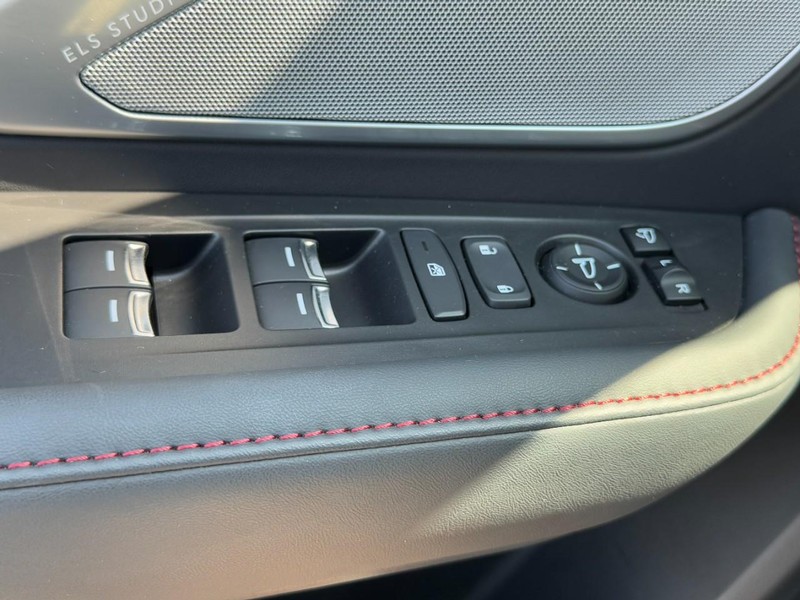 Acura RDX Vehicle Full-screen Gallery Image 25