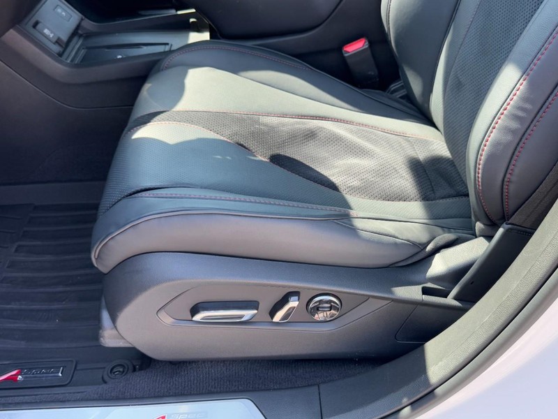 Acura RDX Vehicle Full-screen Gallery Image 26