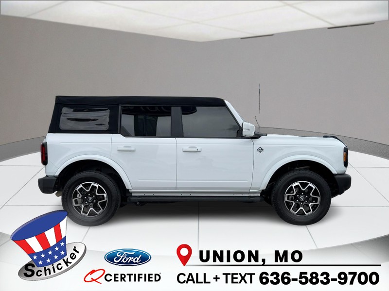 Ford Bronco Vehicle Full-screen Gallery Image 01