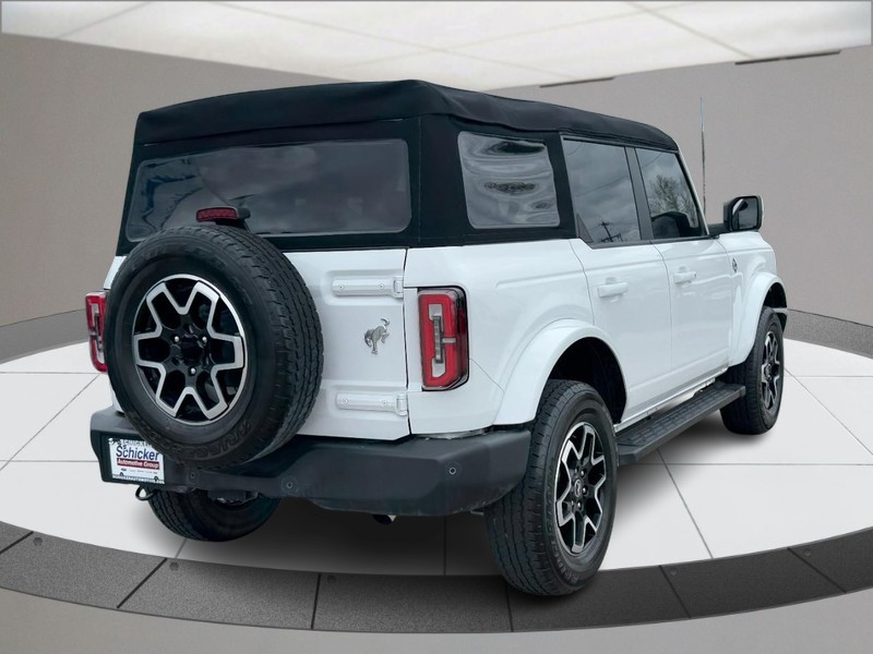 Ford Bronco Vehicle Full-screen Gallery Image 03