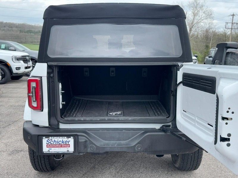 Ford Bronco Vehicle Full-screen Gallery Image 05