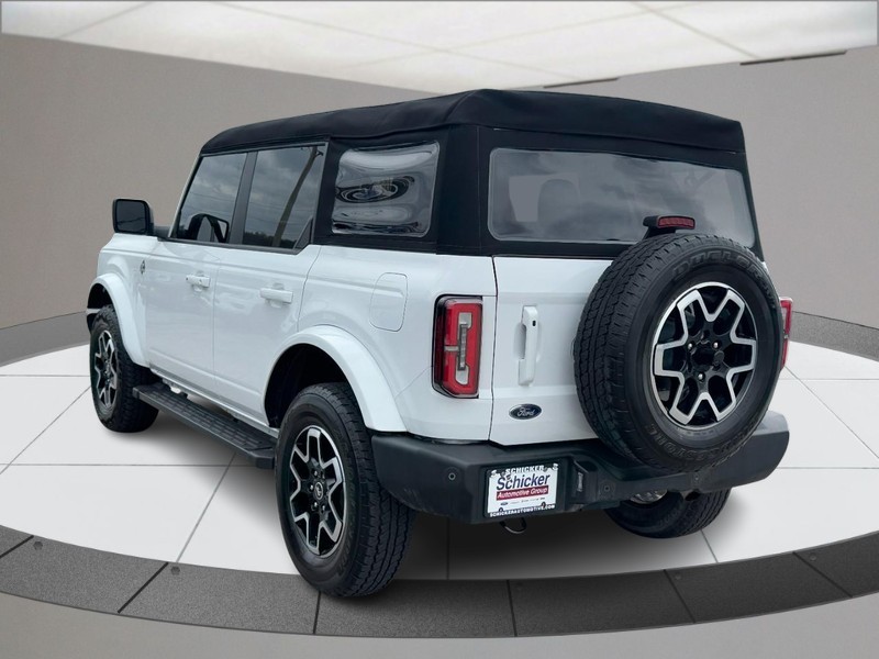 Ford Bronco Vehicle Full-screen Gallery Image 06