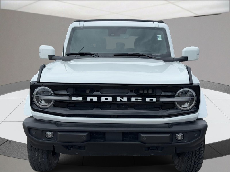 Ford Bronco Vehicle Full-screen Gallery Image 09