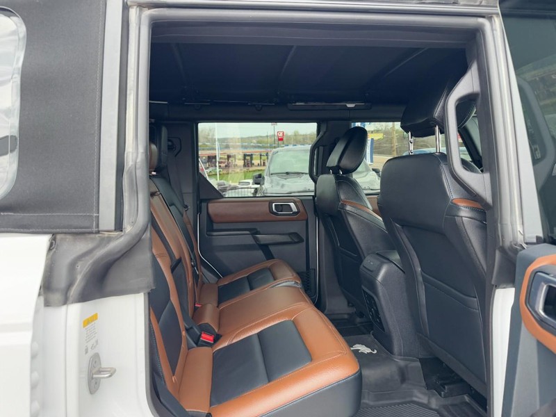 Ford Bronco Vehicle Full-screen Gallery Image 10