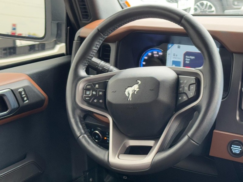 Ford Bronco Vehicle Full-screen Gallery Image 11