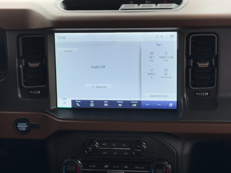 Ford Bronco Vehicle Full-screen Gallery Image 12