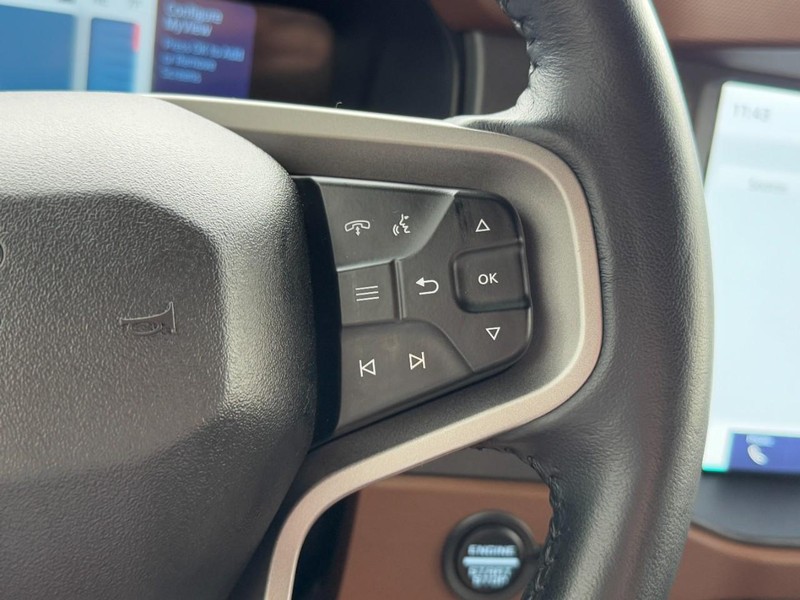 Ford Bronco Vehicle Full-screen Gallery Image 14