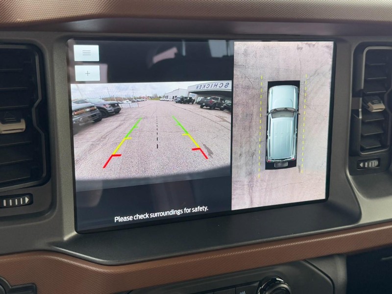 Ford Bronco Vehicle Full-screen Gallery Image 18