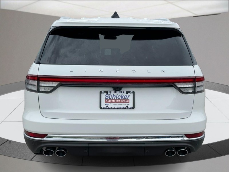Lincoln Aviator Vehicle Full-screen Gallery Image 04