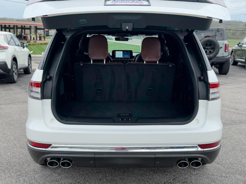 Lincoln Aviator Vehicle Full-screen Gallery Image 05
