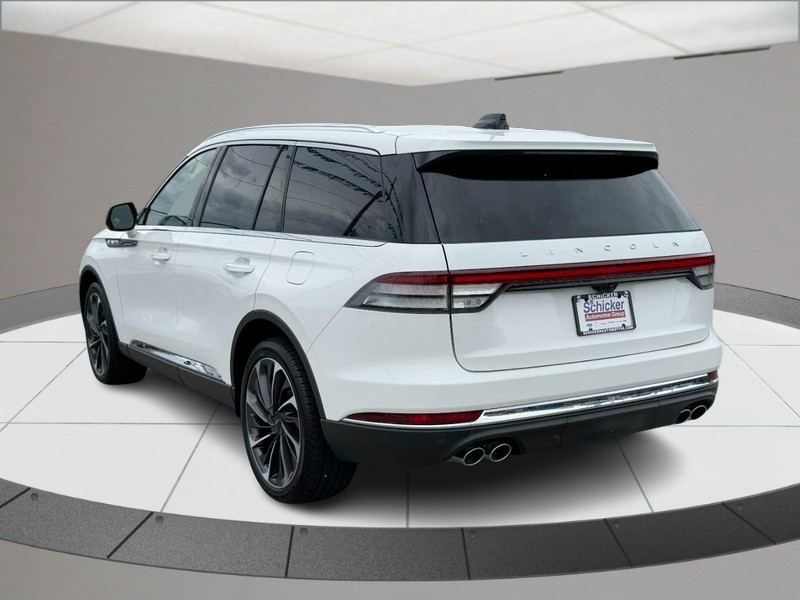 Lincoln Aviator Vehicle Full-screen Gallery Image 06