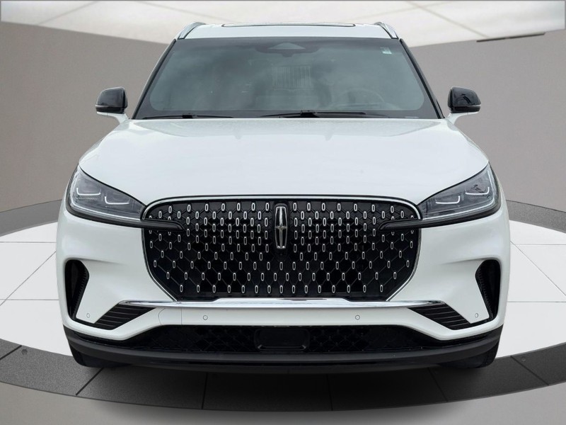 Lincoln Aviator Vehicle Full-screen Gallery Image 09