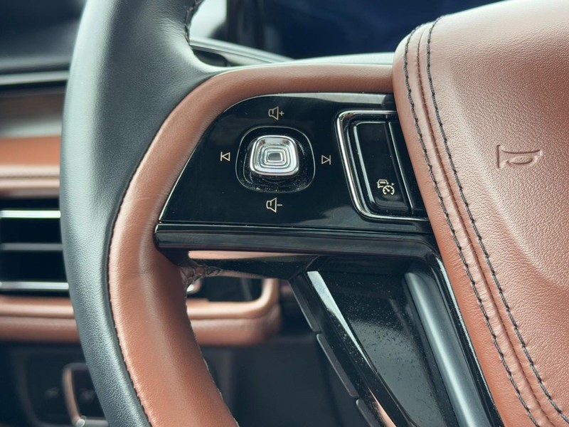 Lincoln Aviator Vehicle Full-screen Gallery Image 18
